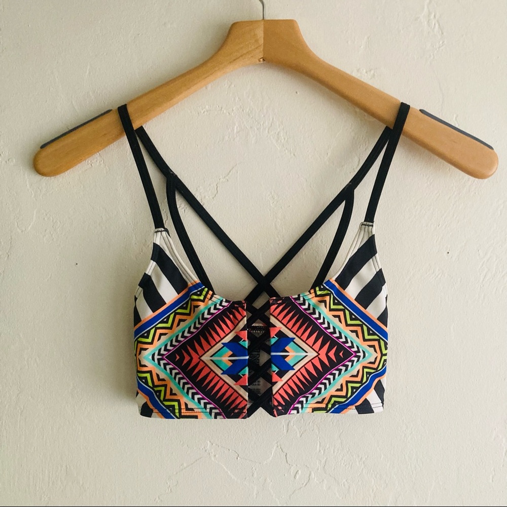 VS PINK • Geo Print Strappy Crisscross Bikini Top - Picture 3 of 14